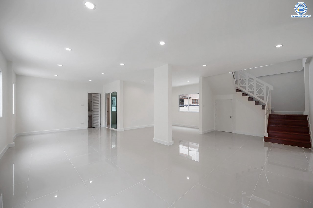 บ้านมือสองตกแต่งใหม่ โครงการ บ้านณัฐนันท์2 ดอนเมือง บ้านเดี่ยว หลังมุม  เนื้อที่ 56.9 ตร.ว. ฟังก์ชัน 3 ห้องนอน 3 ห้องน้ำ จอดรถได้ 1 คัน บนทำเลดีที่สุด ใกล้สนามบินดอนเมือง ทางด่วน "ศรีสมาน" และรถไฟฟ้าสายสีแดง "สถานีดอนเมือง"